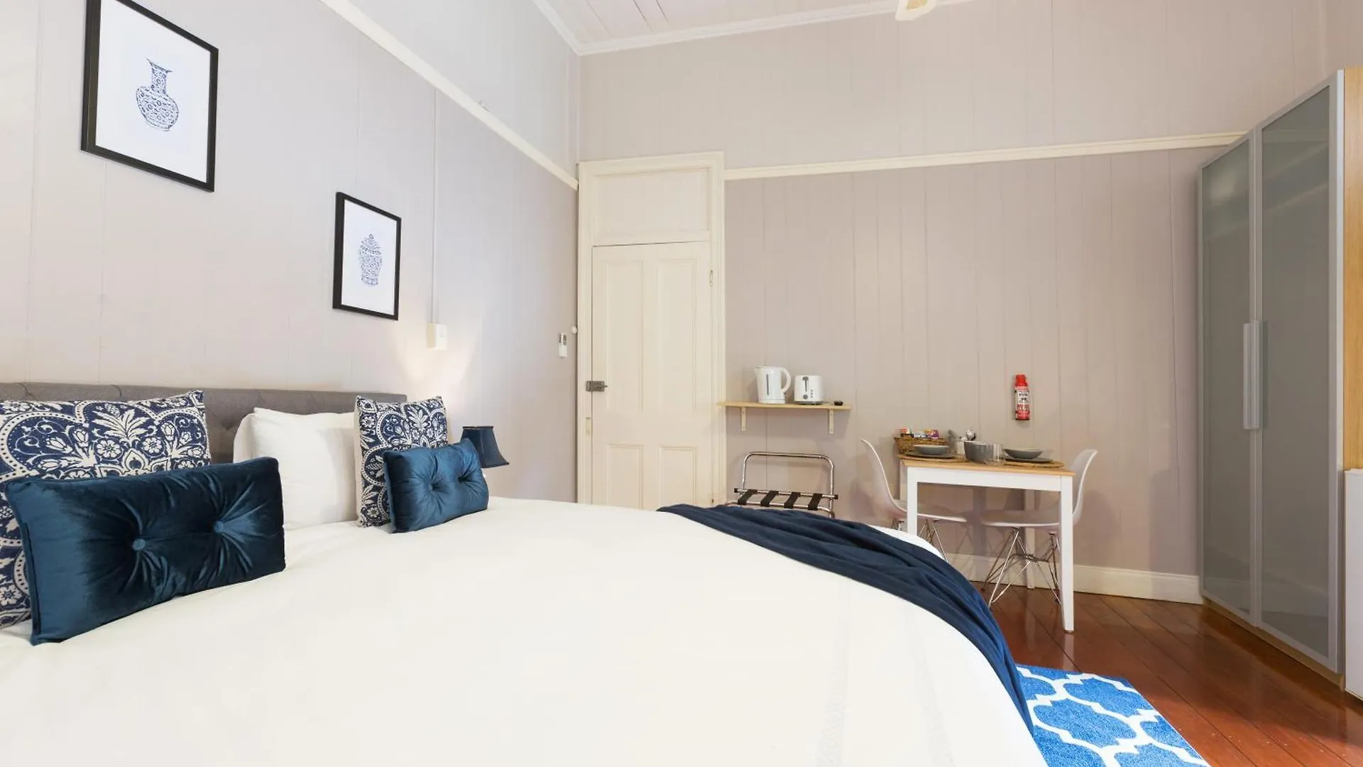 99 Kirkland Bed & Breakfast Brisbane