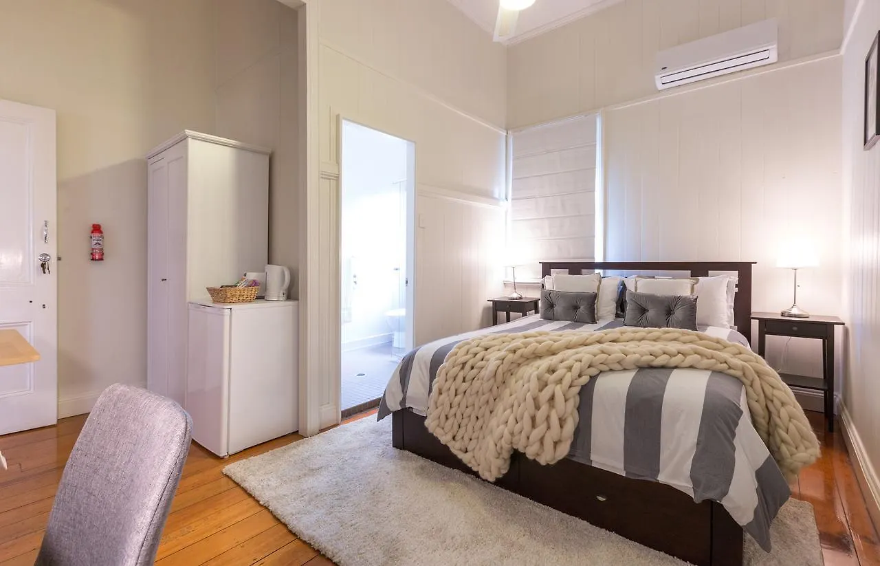 ***  99 Kirkland Bed & Breakfast Brisbane Australia