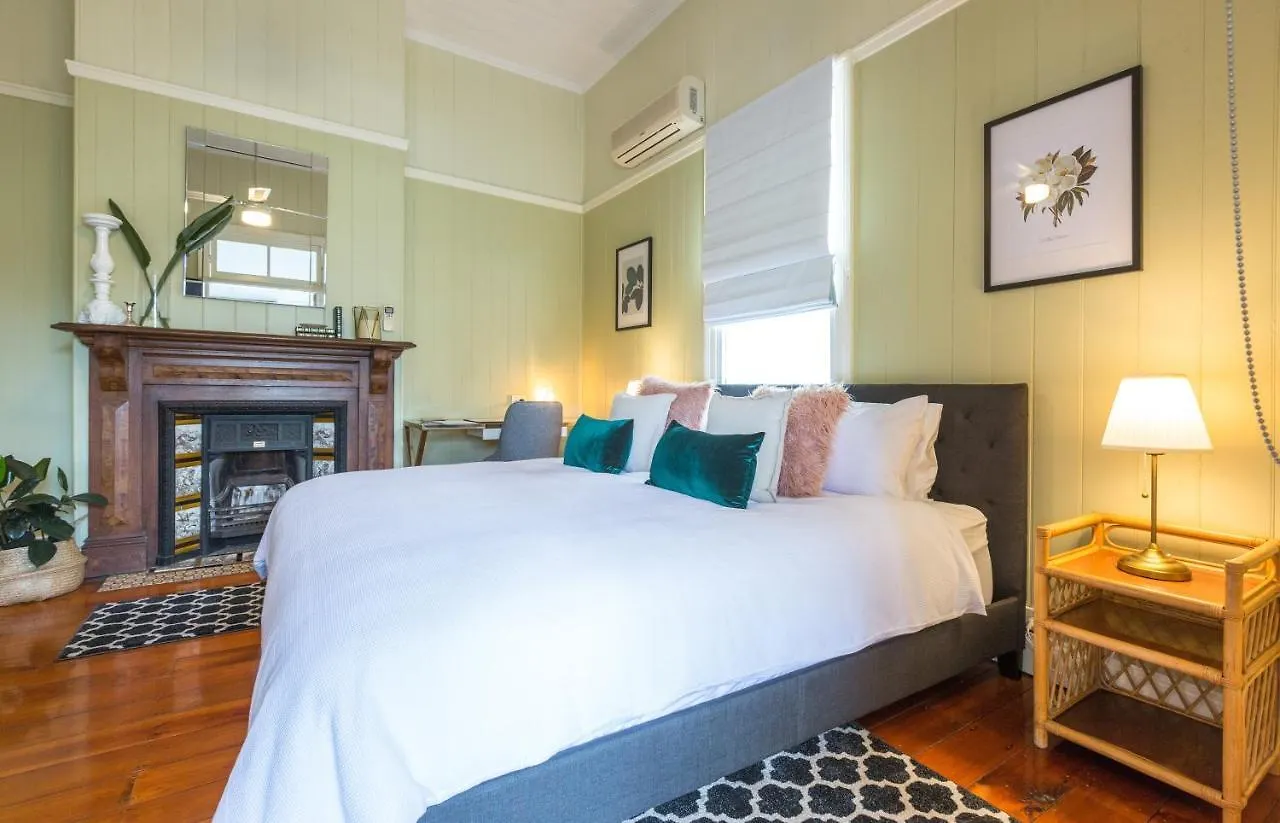 99 Kirkland Bed & Breakfast Brisbane
