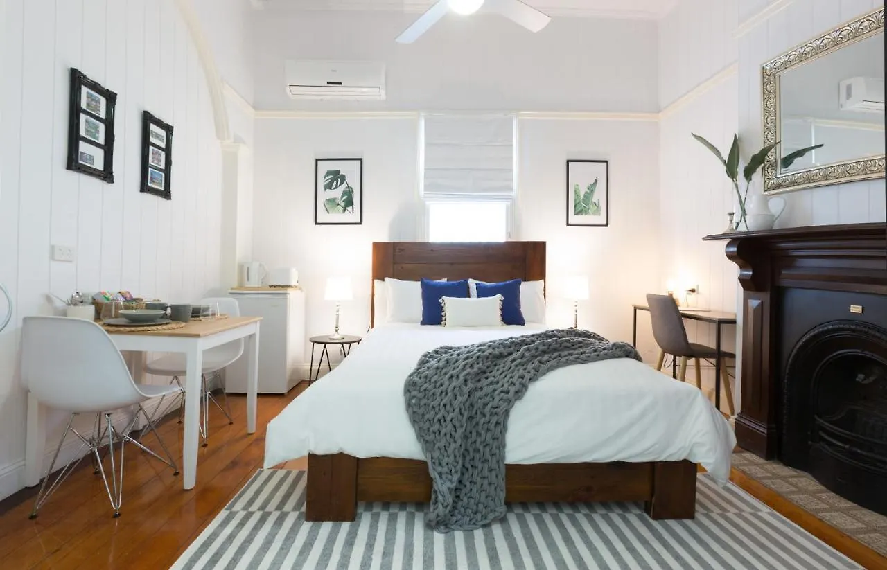 99 Kirkland Bed & Breakfast Brisbane
