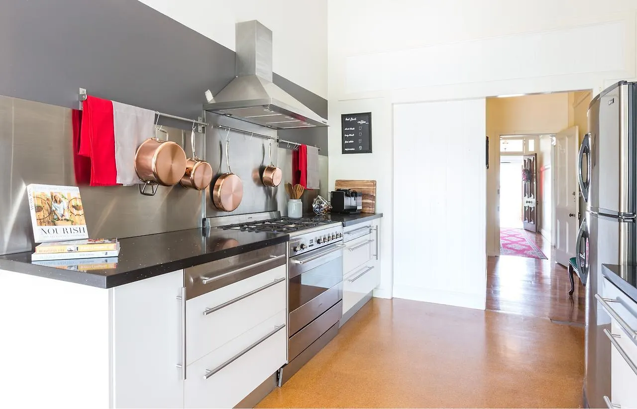 99 Kirkland Bed & Breakfast Brisbane